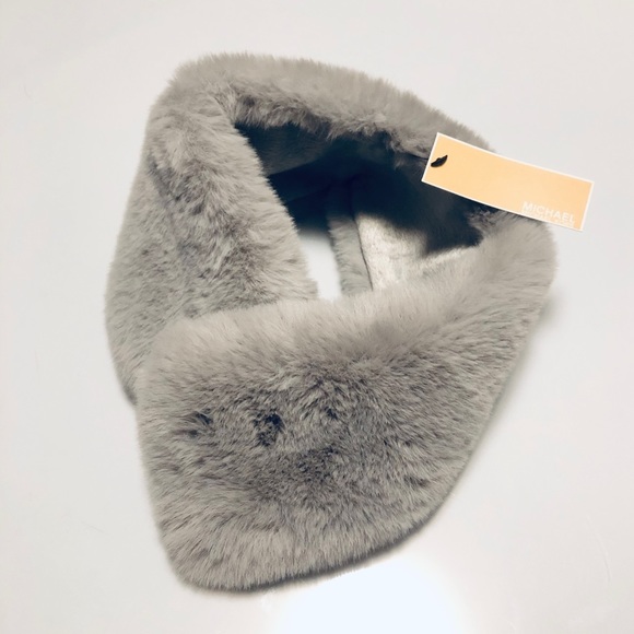 Michael kors fur magnetic closure scarf - Picture 1 of 3